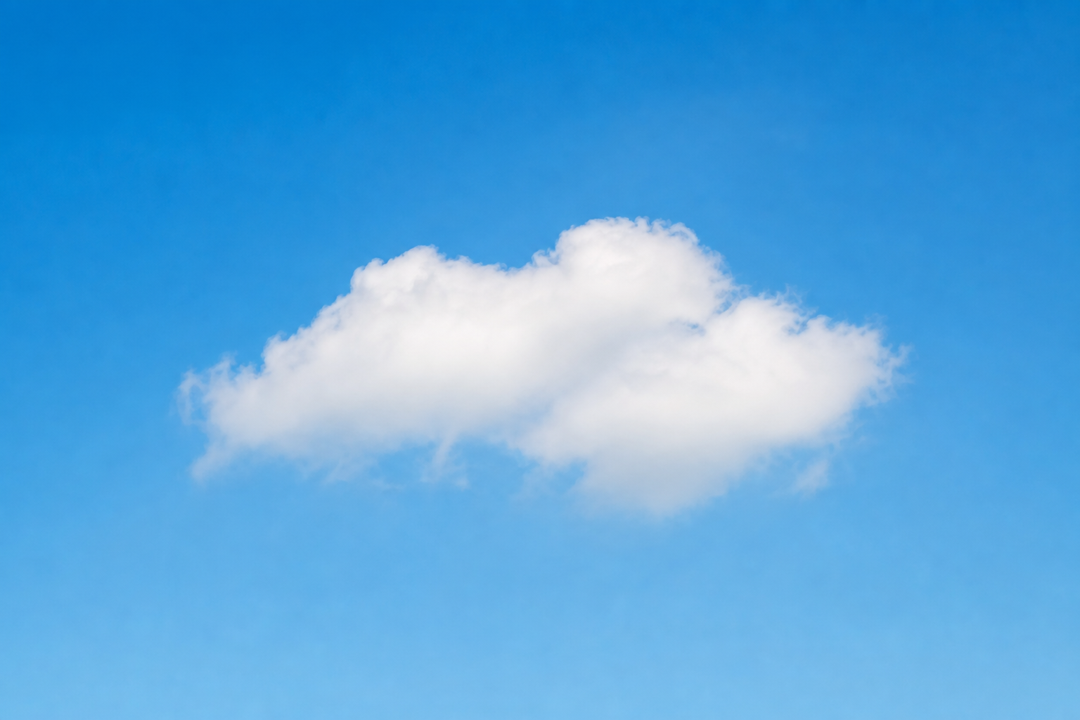 Cielo azzurro con nuvola, crescita sostenibile